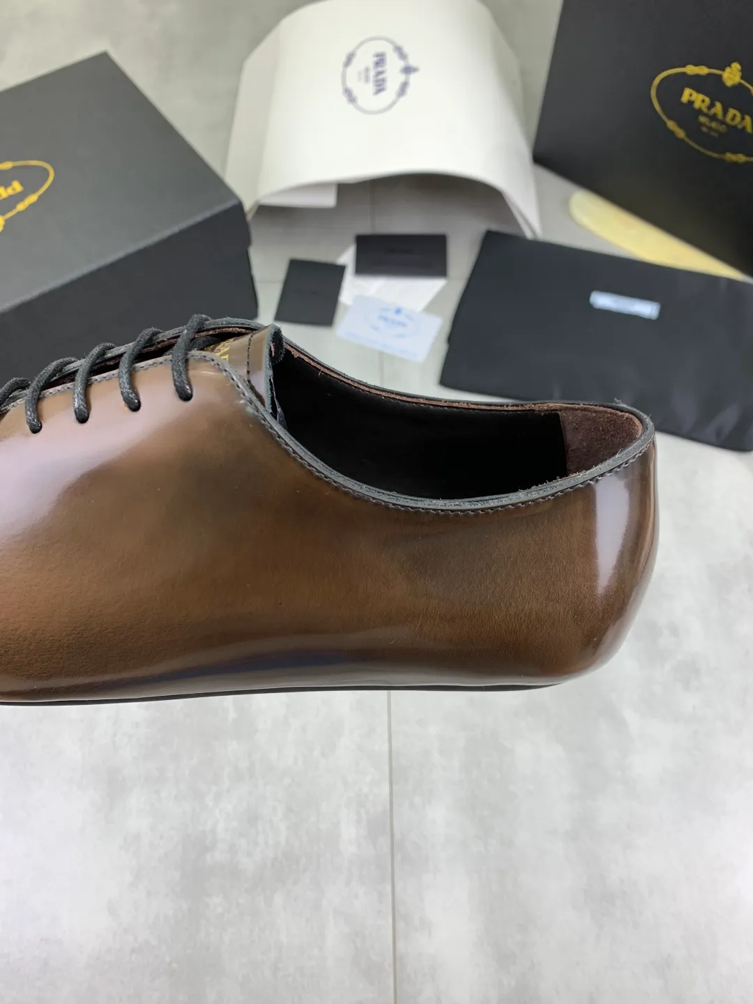 Men's shoes 💰P680 new style 💰 💎💎💎water dyed cowhide original quality PRADA —🆘.Prada Original order purchase, high-end business leather shoes, fabric: Made of Italian imported calfskin with color-brushed edges➕water-dyed cow lining/cowhide lining➕Specially available original outsole, fine workmanship, real product^_^photographed🎬size: 39-44 (38 45 custom-made)